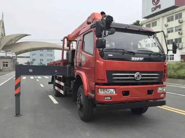 東風(fēng)T07（可裝2~6.3噸吊機）隨車起重運輸車