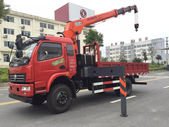 東風(fēng)T07（可裝2~6.3噸吊機）隨車起重運輸車