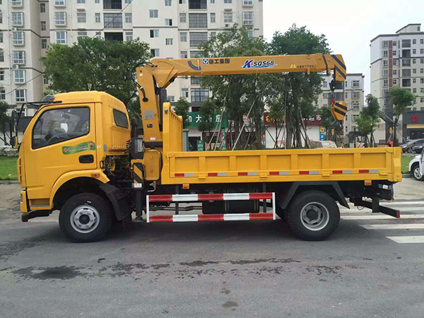 東風(fēng)廂長3.6米藍(lán)牌隨車吊