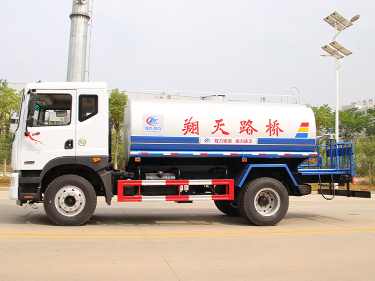 东风D9 12吨洒水车