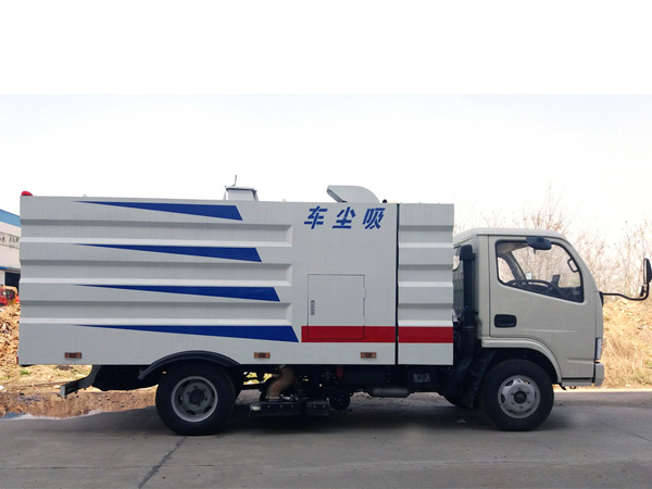 东风小多利卡CLW5070TXC5吸尘车