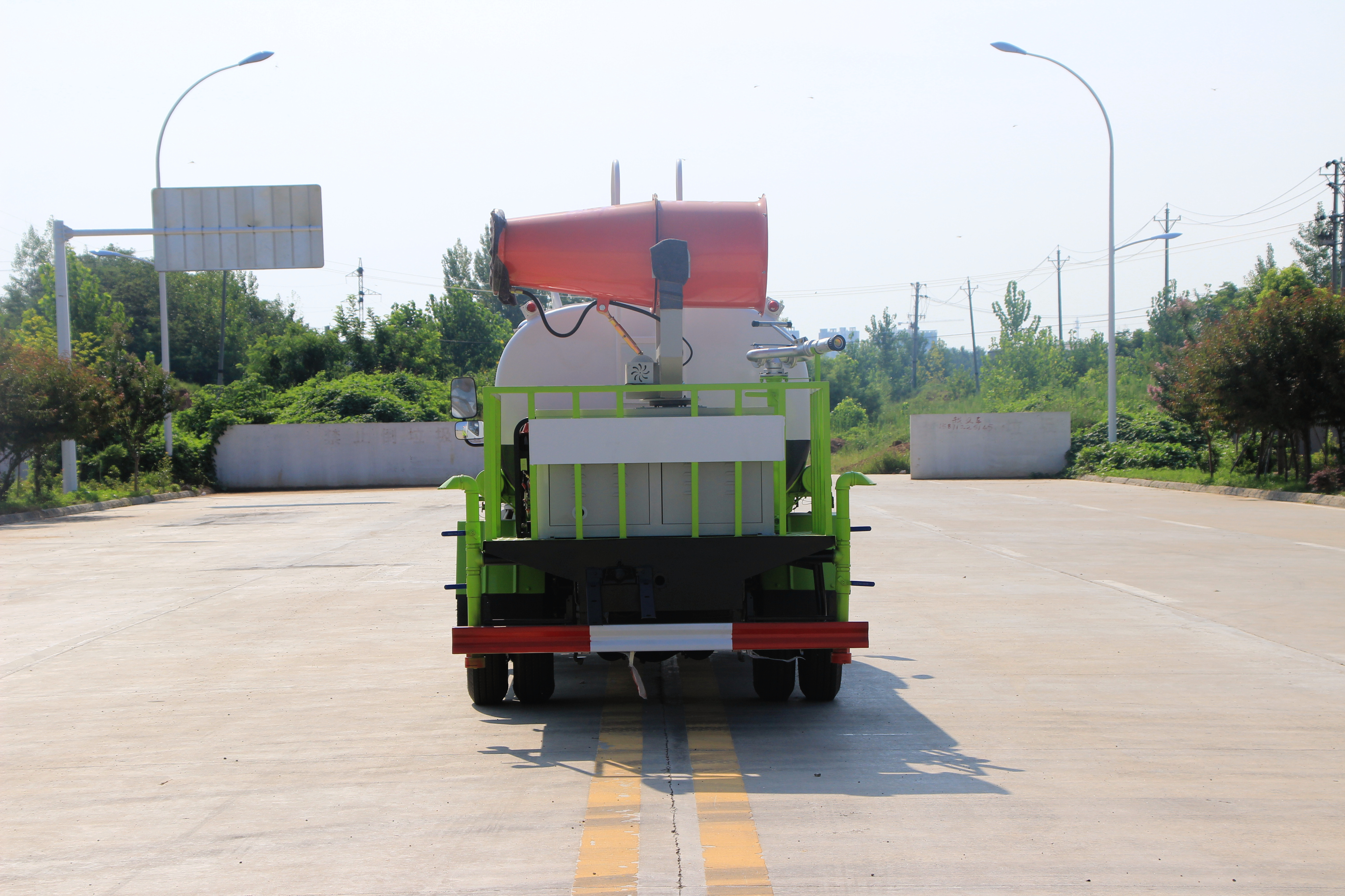 國六小多利卡噴灑車