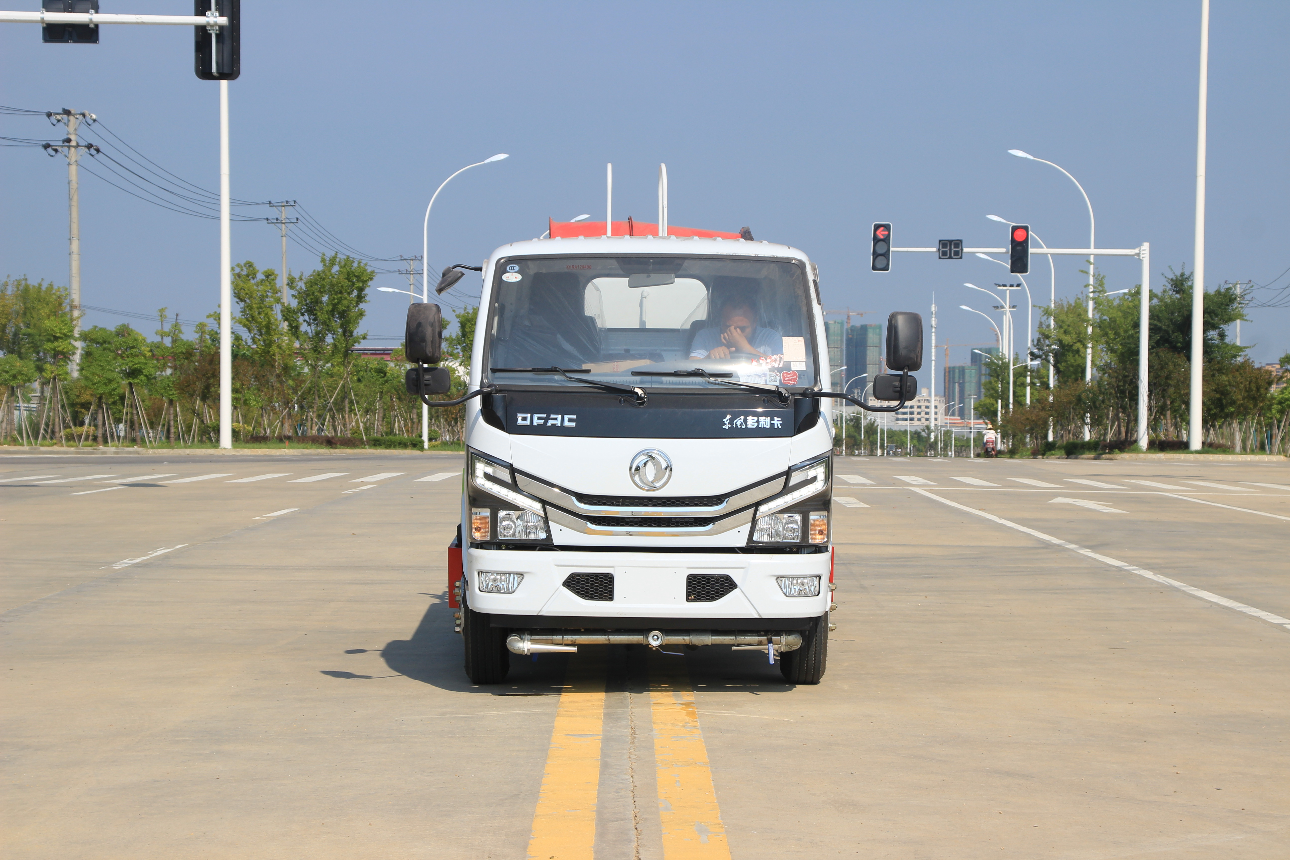 國六小多利卡噴灑車